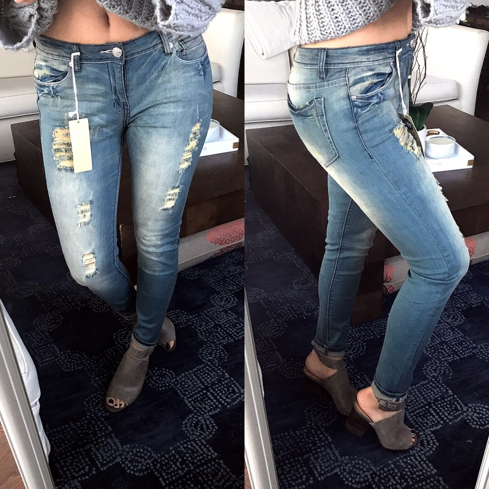 LAST ONE ‼️ S/24 👉🏼Distressed Blue Ripped Jeans  - Picture 3 of 8